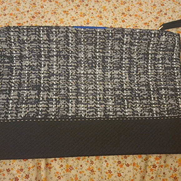 Rothys The Wristlet - Picture 1 of 7